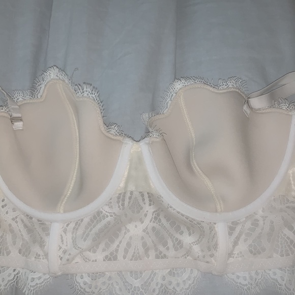 Victoria Secrete bra/lingerie - Picture 4 of 5